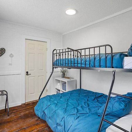 Charming 4 Bedroom Farmhouse With Large Backyard For Entertaining Mountain City Exterior photo