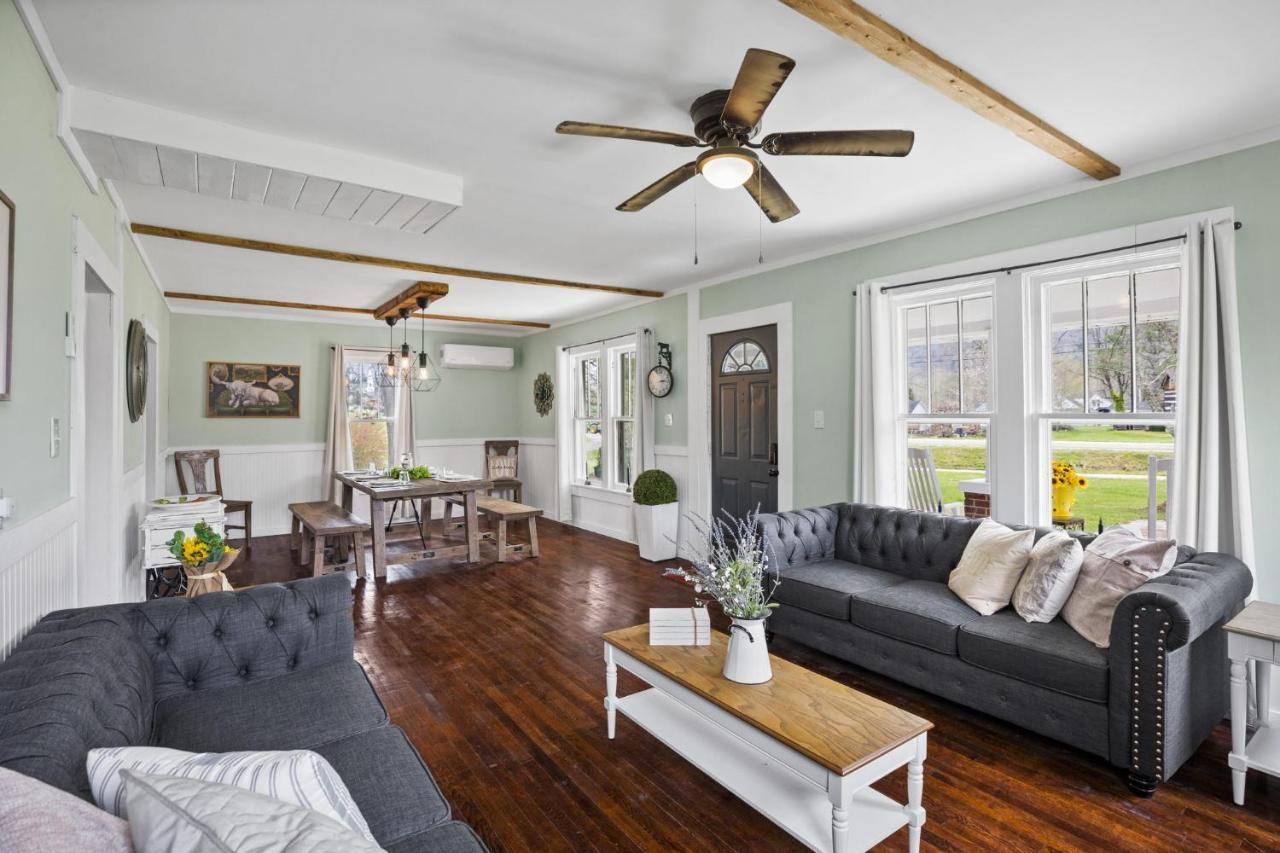 Charming 4 Bedroom Farmhouse With Large Backyard For Entertaining Mountain City Exterior photo