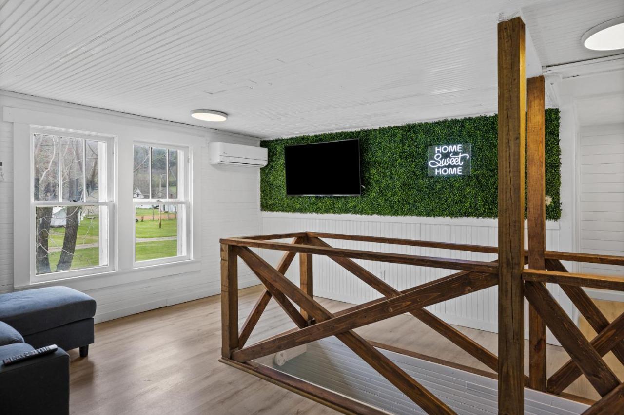 Charming 4 Bedroom Farmhouse With Large Backyard For Entertaining Mountain City Exterior photo