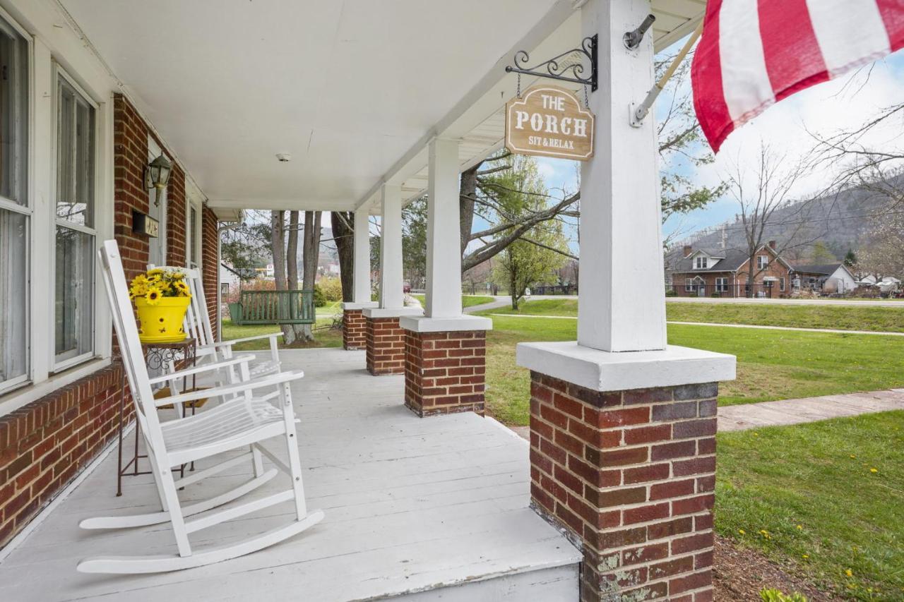 Charming 4 Bedroom Farmhouse With Large Backyard For Entertaining Mountain City Exterior photo