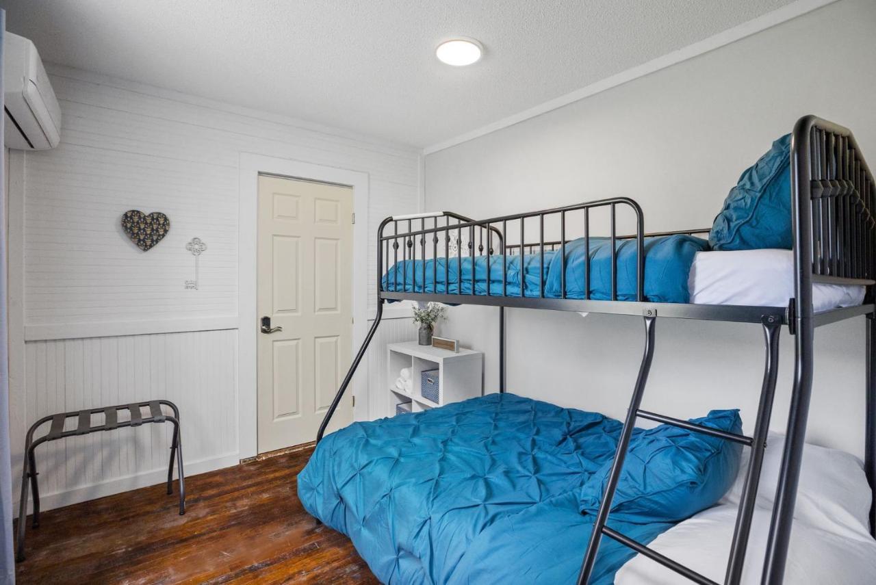 Charming 4 Bedroom Farmhouse With Large Backyard For Entertaining Mountain City Exterior photo